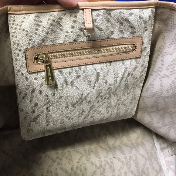 Michael Kors Signature Tote - Picture 7 of 8